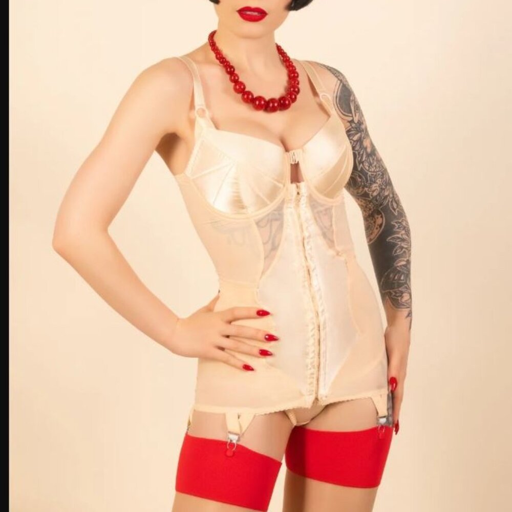 What Katie Did Glamour Vintage Corselette 34DD